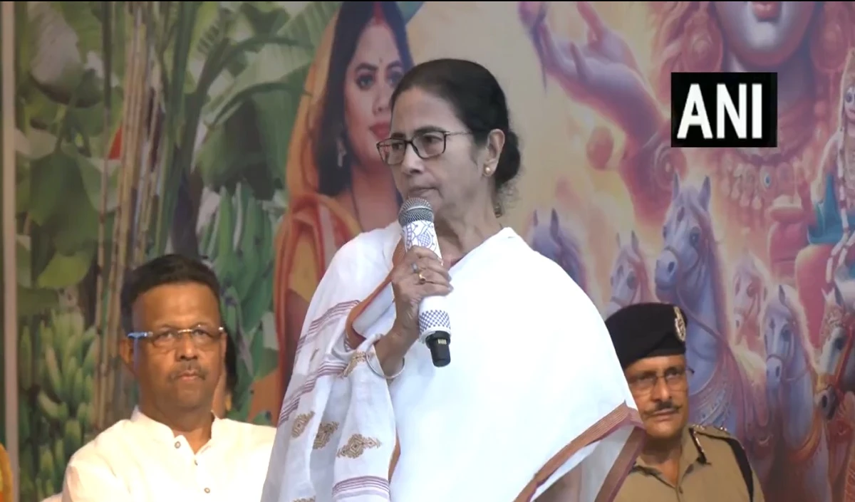 Chhath Puja: ममता बनर्जी नेलिखा ‘छठ गीत’, संध्या पूजा में शामिल होते हुए कहा- 126 घाटों की सफाई और सभी इंतजाम कराए गए