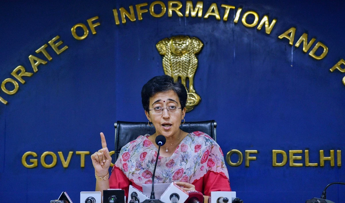 Delhi Air Pollution| दिल्ली में बदला ऑफिस का टाइम, CM Atishi ने वायु प्रदूषण को देखते हुए की घोषणा