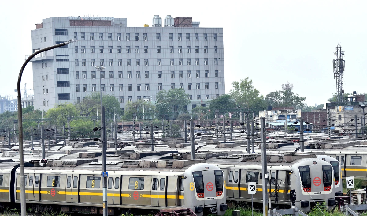 बढ़ते प्रदूषण स्तर के बीच Delhi Metro में सफर करने वालों ने तोड़ा रिकॉर्ड, एक दिन में 78.67 लाख यात्रियों ने की यात्रा