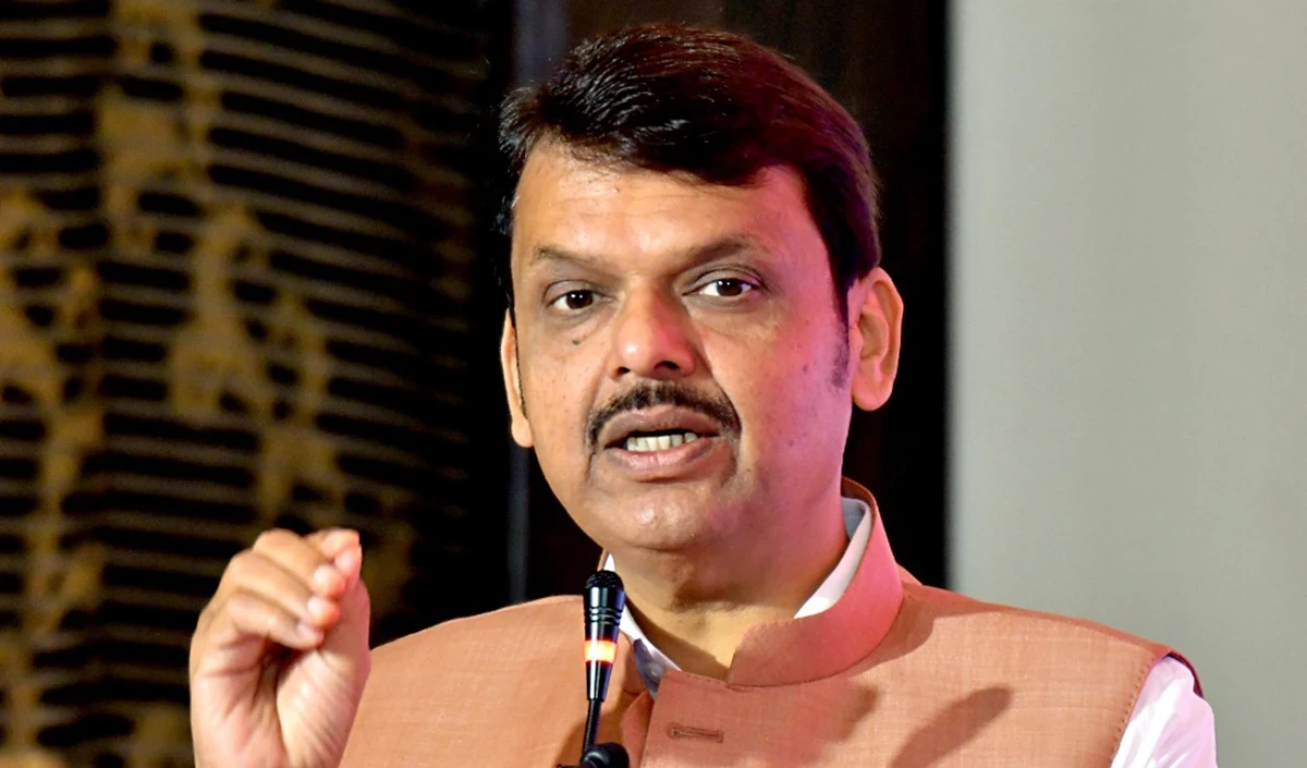 Fadnavis ने धारावी परियोजना टिप्पणी को लेकर राहुल की आलोचना की, उन्हें गरीब विरोधी कहा
