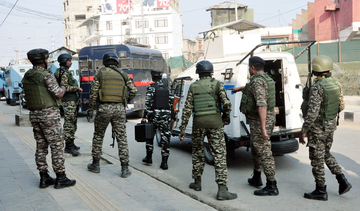 Indian Army Traps Militants In Bandipora | जम्मू कश्मीर के बांदीपुरा में आतंकवादियों और सुरक्षा बलों के बीच मुठभेड़