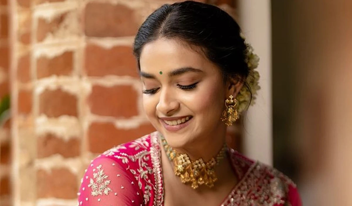 Bollywood | कौन है Keerthy Suresh के बचपन का प्यार? करोड़पति बिजनेसमैन संग साउथ एक्ट्रेस लेंगी सात फेरे