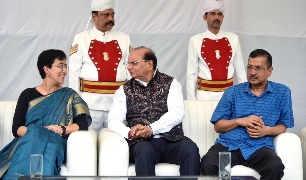 LG ने की दिल्ली की CM की तारीफ, बोले- केजरीवाल से हजार गुना बेहतर हैं आतिशी