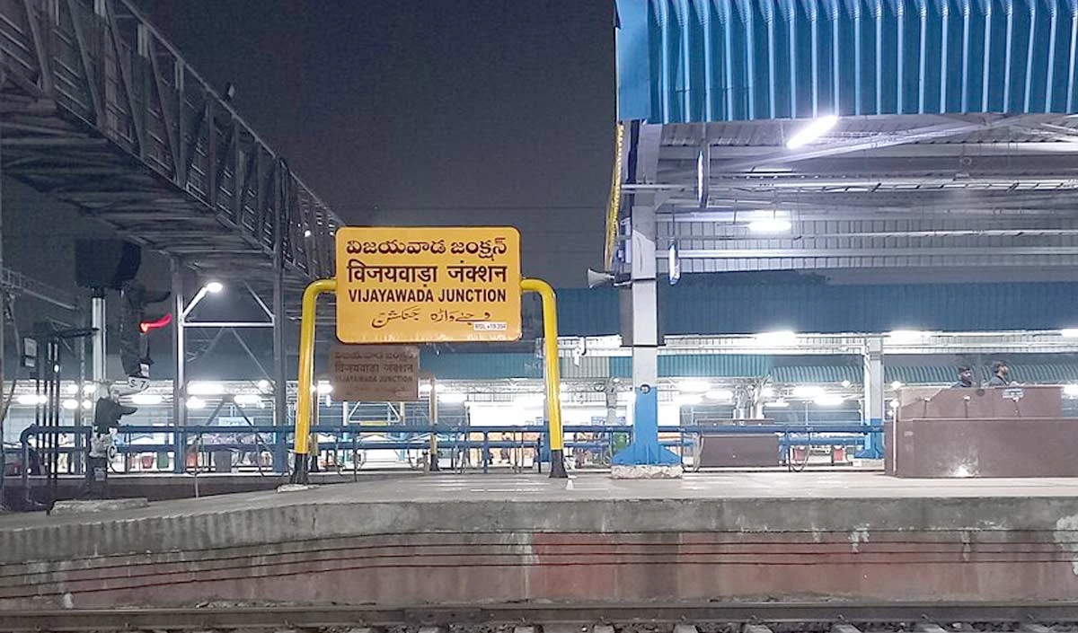 Tourist Places to Visit in Vijayawada: धार्मिक स्थलों और प्राकृतिक सौंदर्य के लिए प्रसिद्ध है विजयवाड़ा