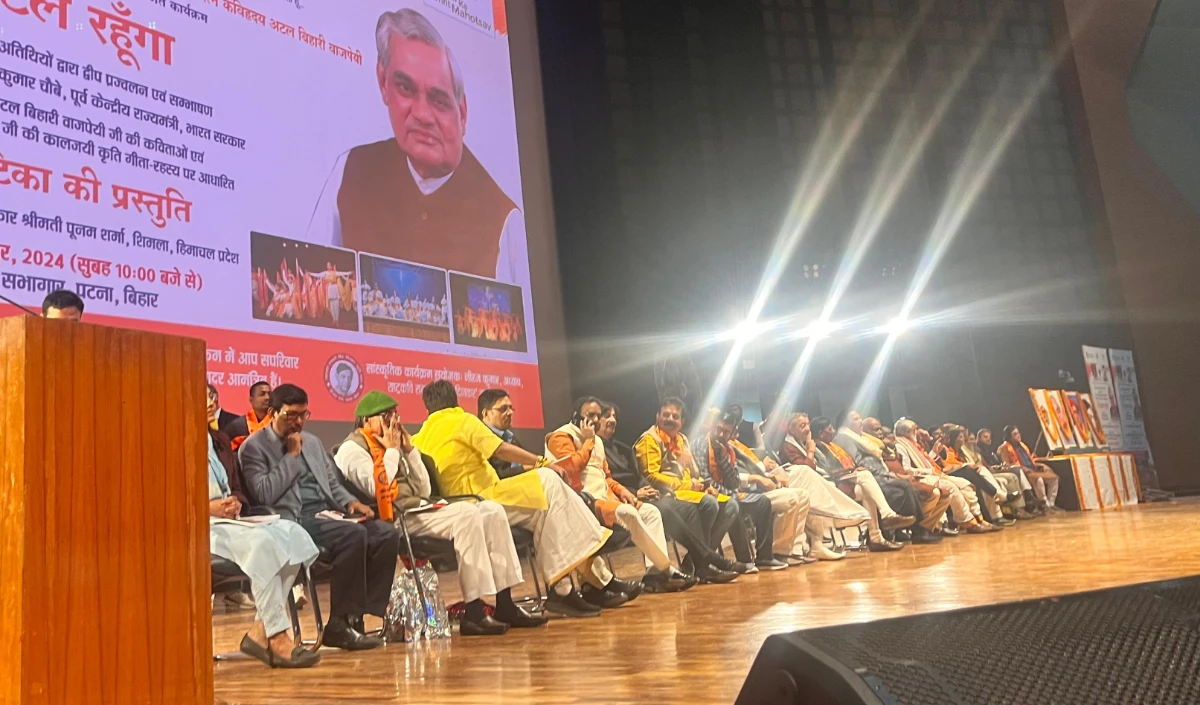 बिहार में भजन पर छिड़ा विवाद, ‘ईश्वर-अल्लाह तेरो नाम’ गाने पर गायिका को मांगनी पड़ी माफी, BJP पर भड़के लालू