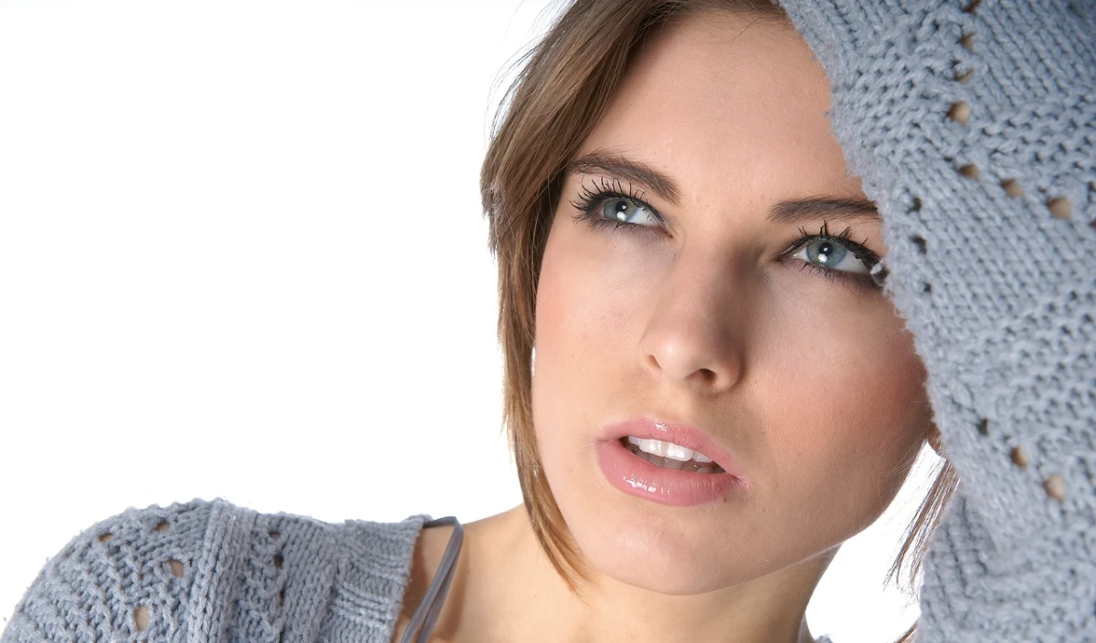 सर्दियों में फटे होठों को हील करें, लिप्स को सॉफ्ट बनाने के लिए Vitamin E कैप्सूल आएगा काम