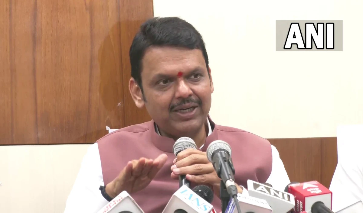 गति वही है, केवल हमारी भूमिकाएं बदल गई हैं… शपथ के बाद महाराष्ट्र के मुख्यमंत्री फडणवीस की पहली प्रेस कॉन्फ्रेंस
