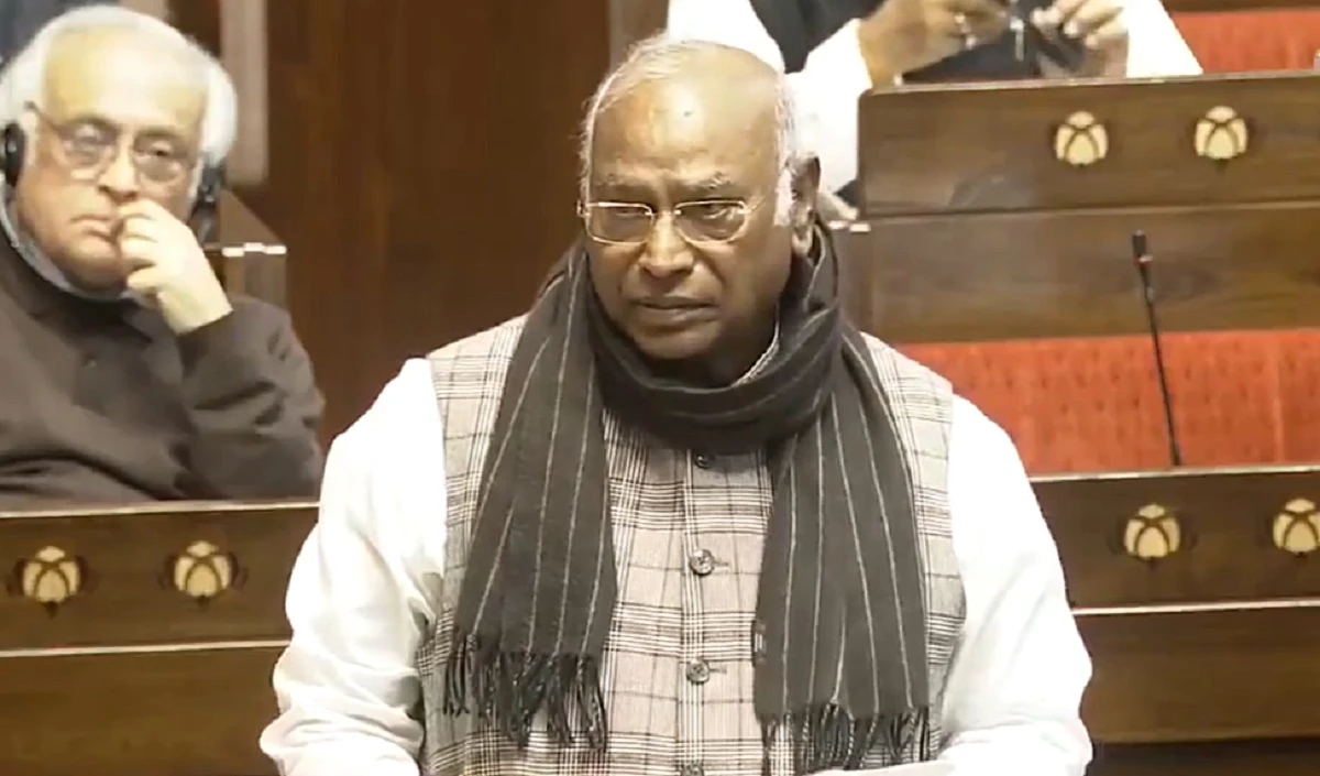 उनकी अंग्रेजी अच्छी होगी, लेकिन काम अच्छे नहीं हैं, वित्त मंत्री निर्मला सीतारमण की राज्यसभा में खड़गे ने ली चुटकी