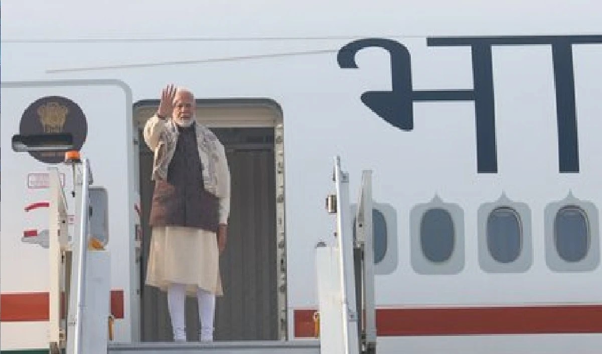 इस भयंकर विमान में बैठकर कुवैत रवाना हुए पीएम मोदी, आई ऐतिहासिक तस्वीर