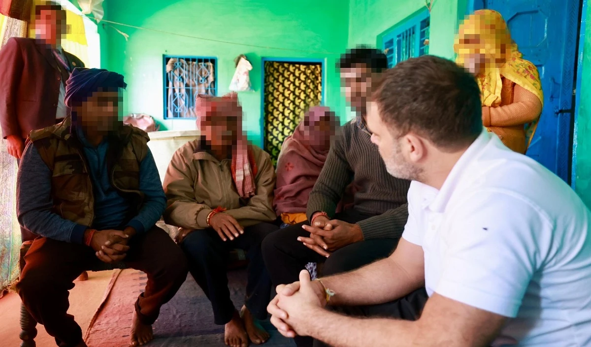 डर के साये में जी रहा हाथरस पीड़िता का परिवार, क्रिमिनल्स जैसा हो रहा व्यवहार, मुलाकात के बाद बोले राहुल गांधी