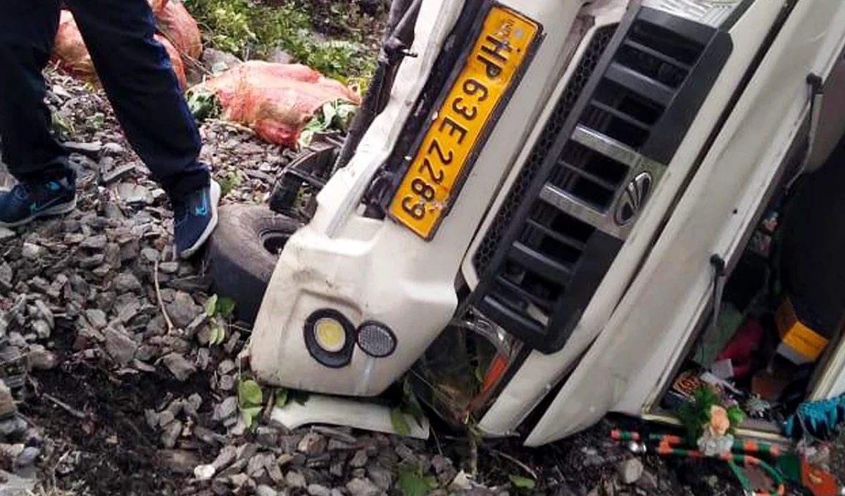 तेलंगाना में सड़क हादसे में दो कांस्टेबल की मौत