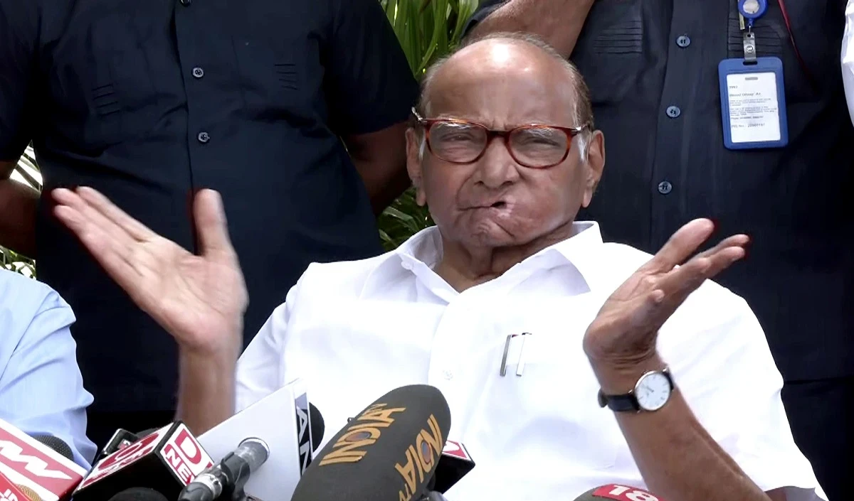 Sharad Pawar ने मतपत्रों के जरिये पुनर्मतदान की मांग करने वाले गांव का दौरा किया