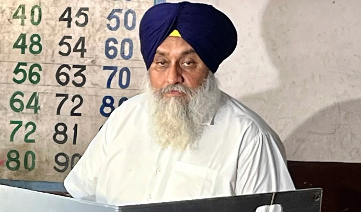 बाथरूम और जूठे बर्तन साफ करेंगे सुखबीर, पूर्व CM बादल से फक्र ए कौम का सम्मान वापस, राम रहीम केस में अकाल तख्त की सजा