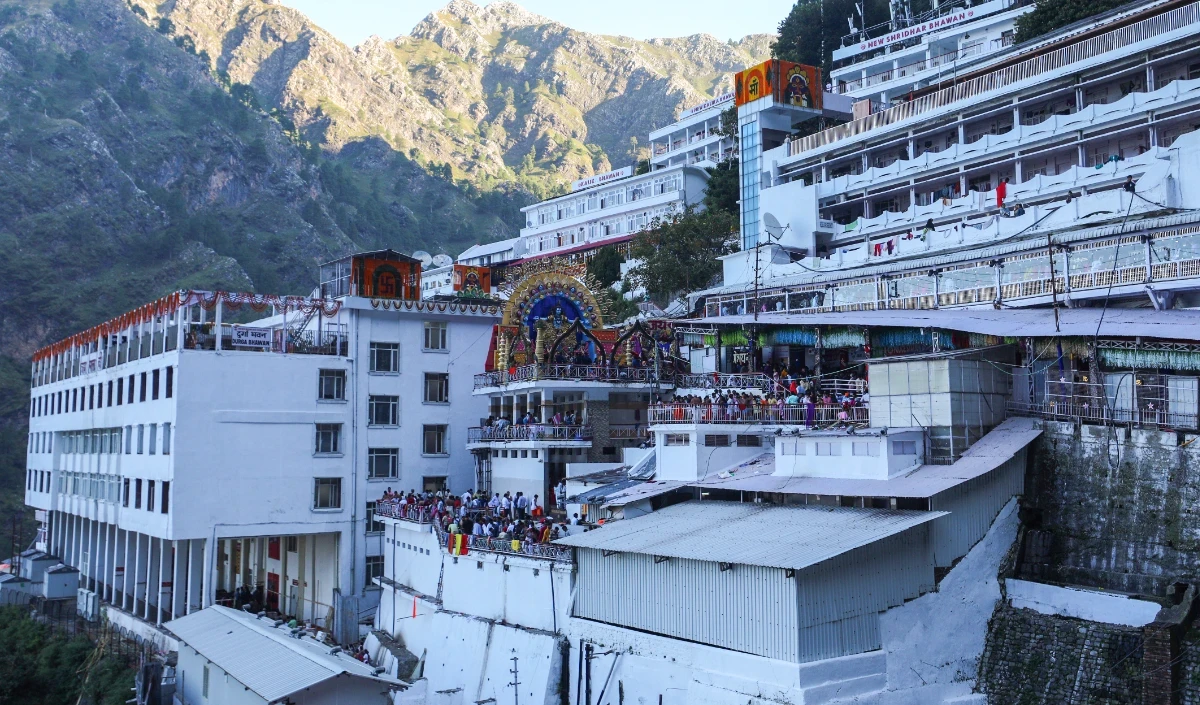 वैष्णो देवी रोपवे परियोजना के विरोध में जम्मू-कश्मीर के कटरा में बंद