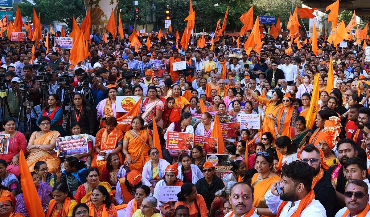 सरकारी नियंत्रण से मुक्त हो हिंदू मंदिर, विश्व हिंदू परिषद चलाएगा अभियान, सपा का आरोप- ध्यान भटकाने की कोशिश