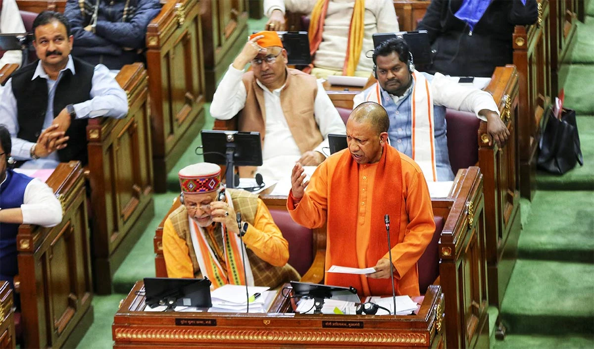 उत्तर प्रदेश विधानमंडल सत्र की हंगामेदार शुरुआत, Yogi बोले- हर मुद्दे पर चर्चा को तैयार, विपक्ष ने डाला कार्यवाही में व्यवधान