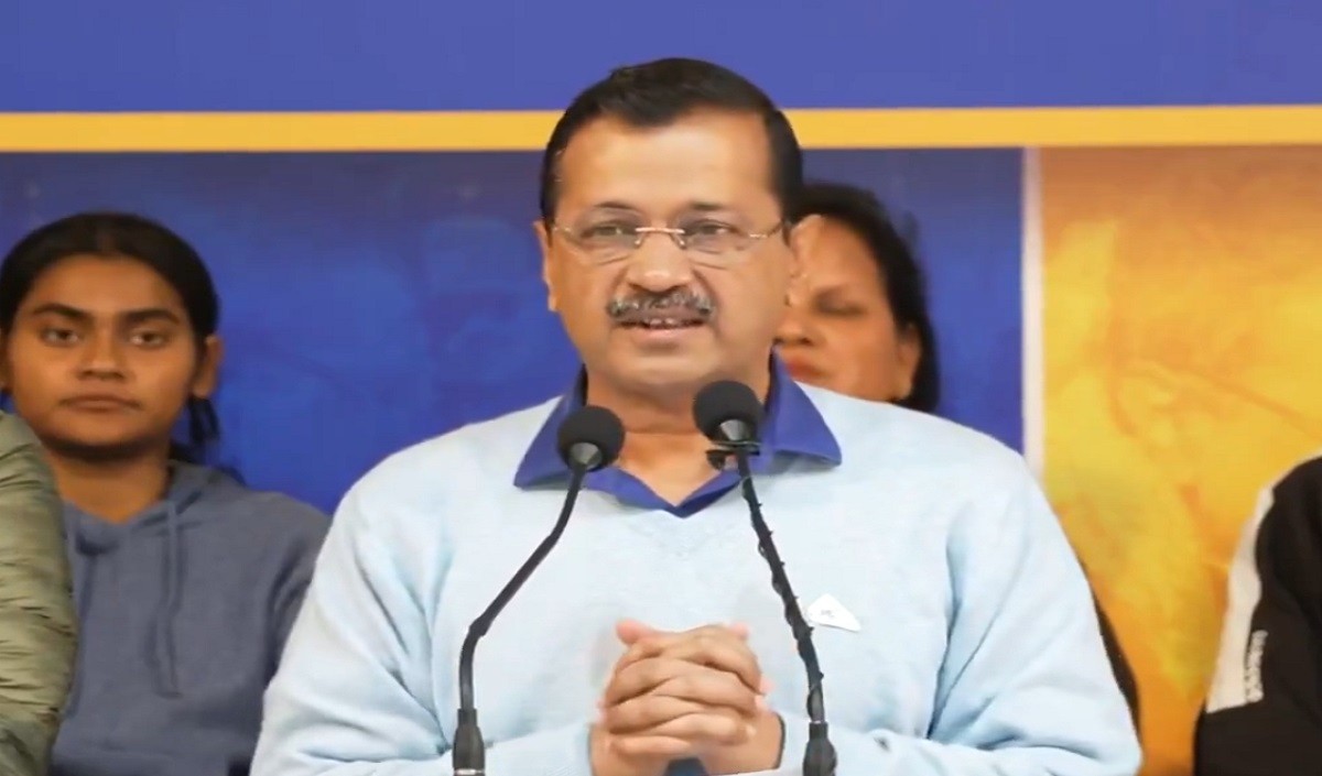 Arvind Kejriwal ने किया 7 गारंटी का ऐलान! मोबाइल मोहल्ला क्लिनिक से सर्वेंट रजिस्ट्रेशन पोर्टल तक…