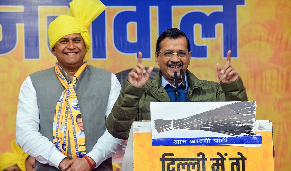 Delhi Government Scheme: दिल्ली में महिलाओं को हर महीने मिलेंगे 2100 रुपए, ऐसे उठा सकेंगे इस योजना का लाभ