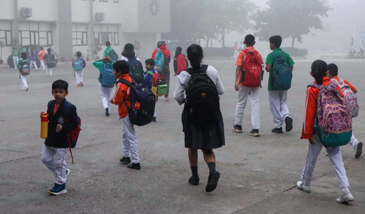School Closed: नोएडा में सर्दी के चलते बंद हुए स्कूल, डीएम ने जारी किए आदेश, जानें कब खुलेंगे?
