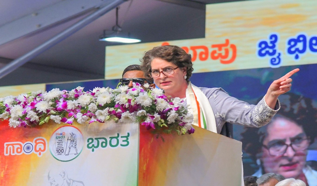 प्रियंका गांधी ने किया वायनाड दौरा, CPM कार्यकर्ताओं ने दिखाए काले झंडे