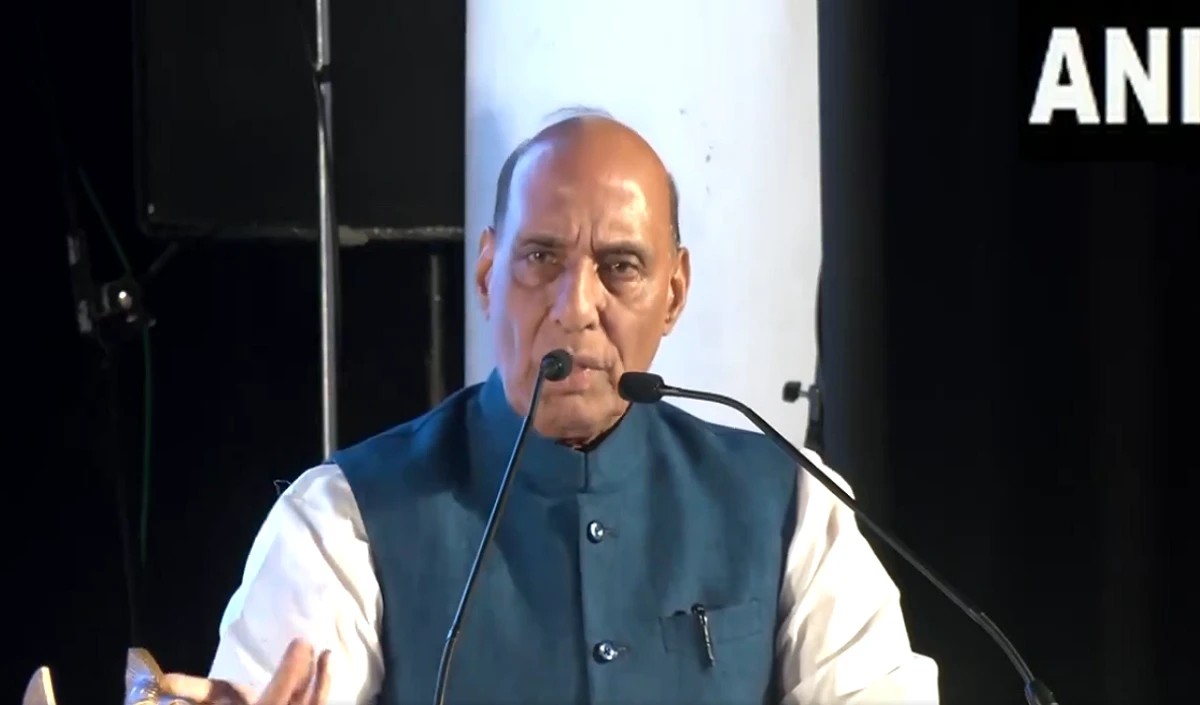अजमेर दरगाह में रक्षा मंत्री राजनाथ सिंह की ओर से चादर चढ़ाई गई