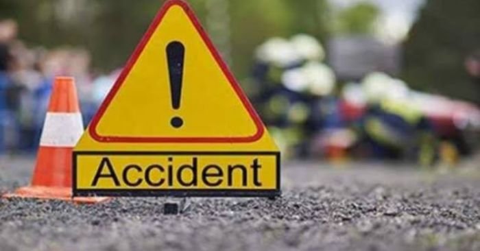 सड़क दुर्घटना में डॉक्टर की मौत, नाले में गिरी कार