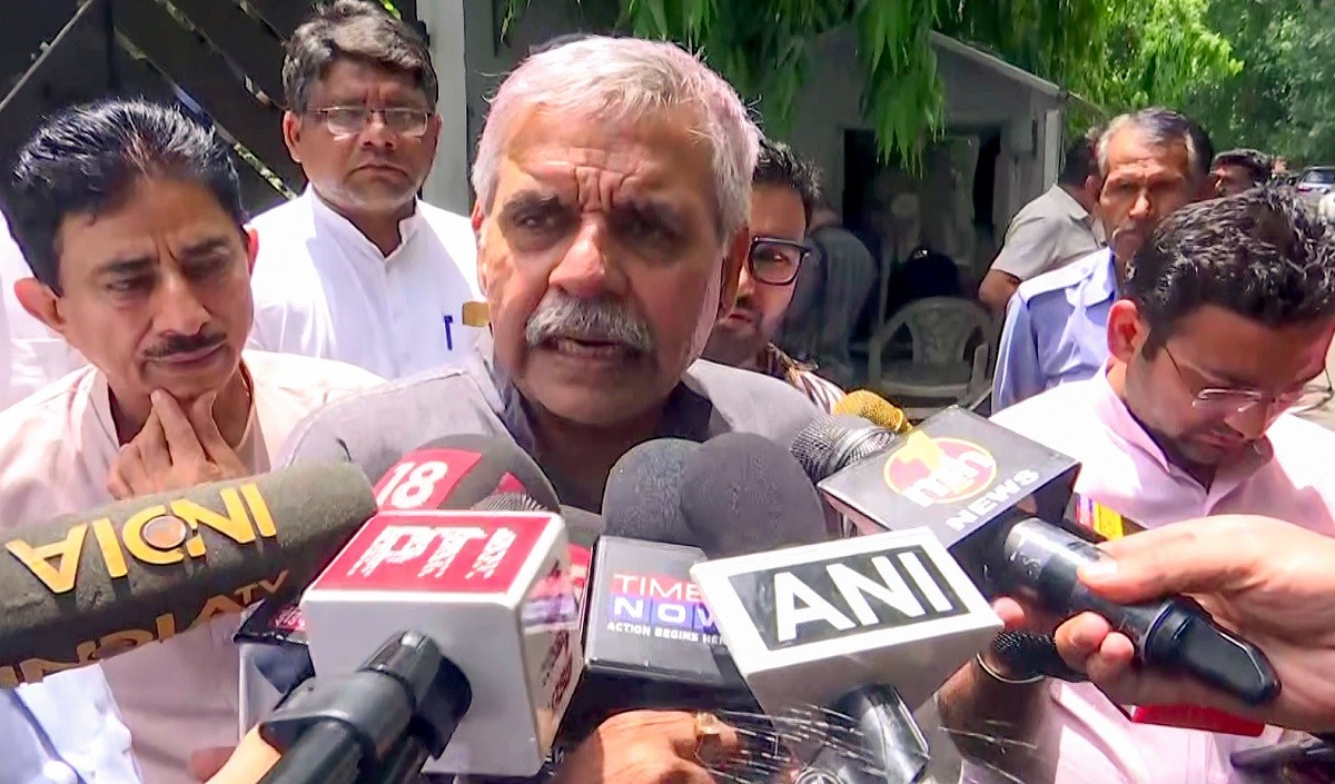 LG और दिल्ली पुलिस को संदीप दीक्षित ने लिखा पत्र, केजरीवाल-आतिशी के खिलाफ कार्रवाई की मांग की, जानें पूरा मामला