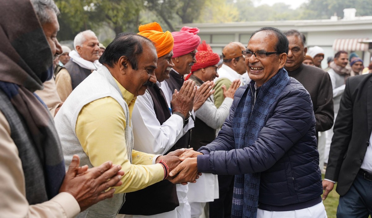 दिल्ली के किसानों से मिले शिवराज सिंह चौहान, AAP सरकार पर जमकर साधा निशाना