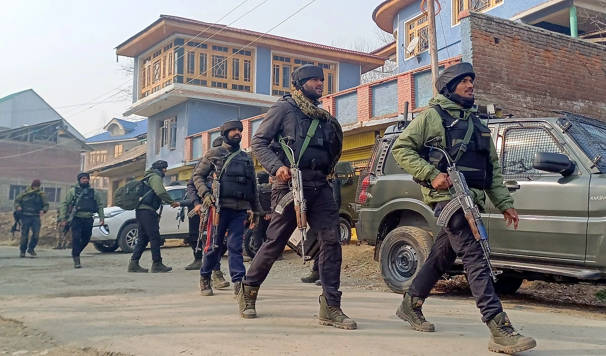 Sopore Encounter: सोपोर में सुरक्षाबलों और आतंकियों के बीच मुठभेड़, एक जवान शहीद