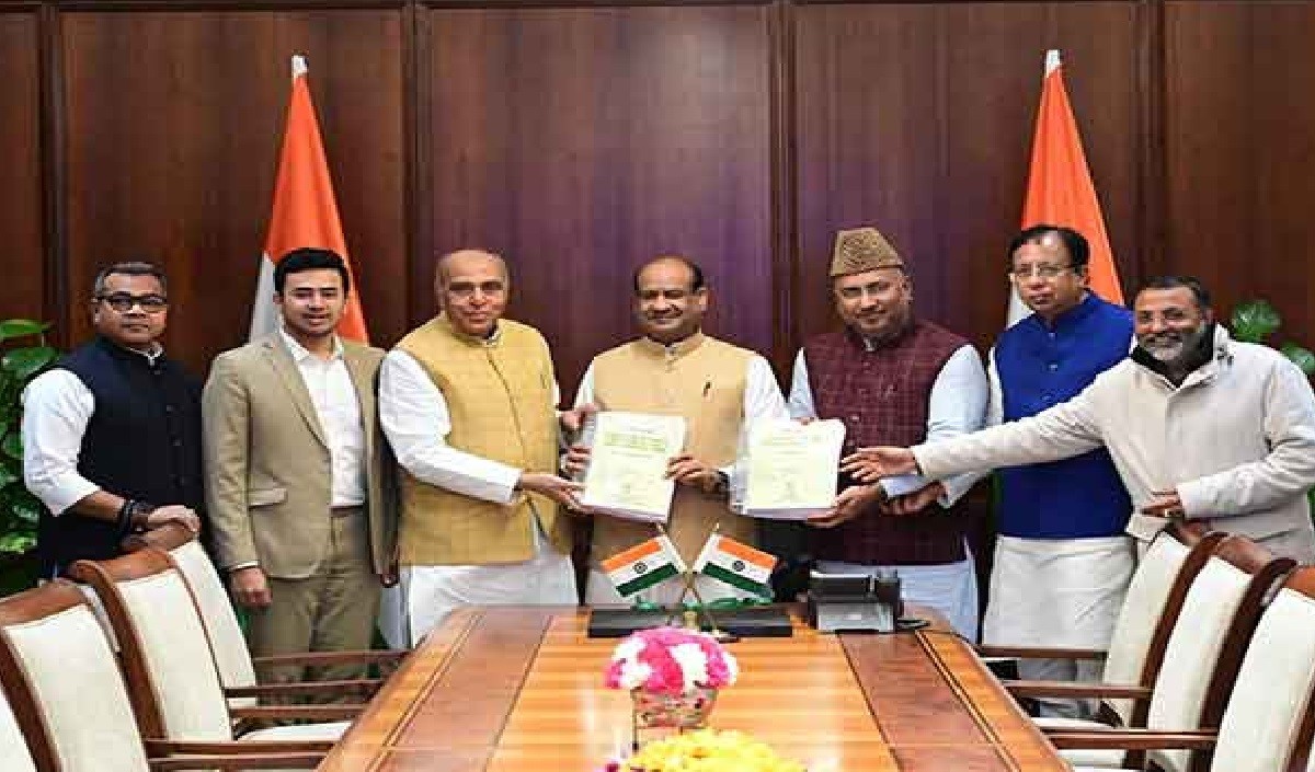 बजट सत्र में आएगा वक़्फ़ बिल! JPC ने लोकसभा अध्यक्ष को सौंप दी अपनी रिपोर्ट