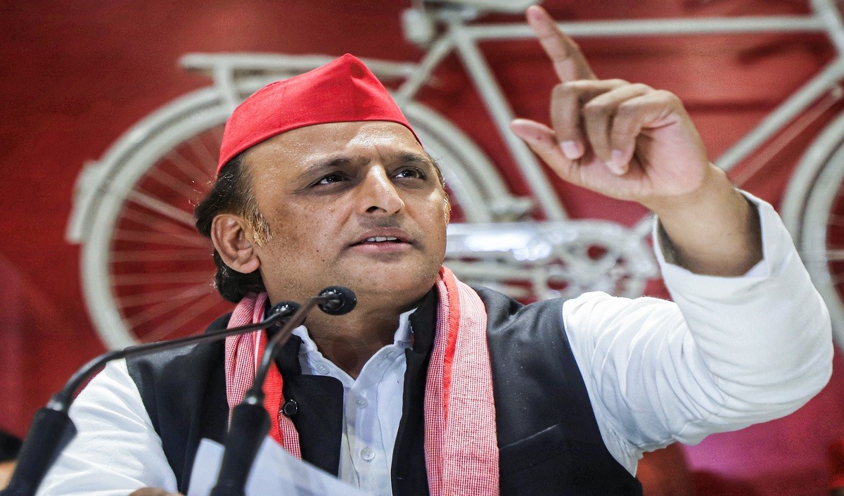 भाजपा चुनाव जीतने की कोशिश में चुनावी मशीनरी का दुरुपयोग कर रही है: Akhilesh Yadav