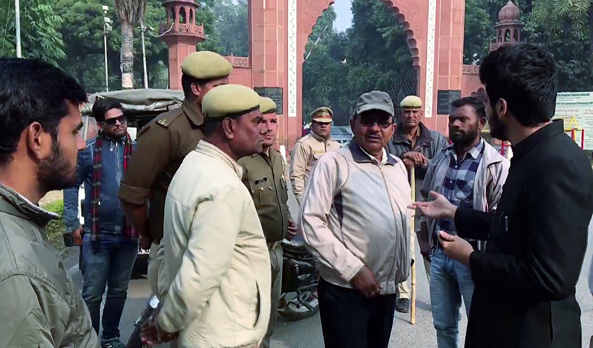 Aligarh Muslim University के मेनू में बदलाव, चिकन की जगह परोसी जाएगी बीफ बिरयानी, विवाद के बाद एएमयू प्रशासन ने सफाई दी
