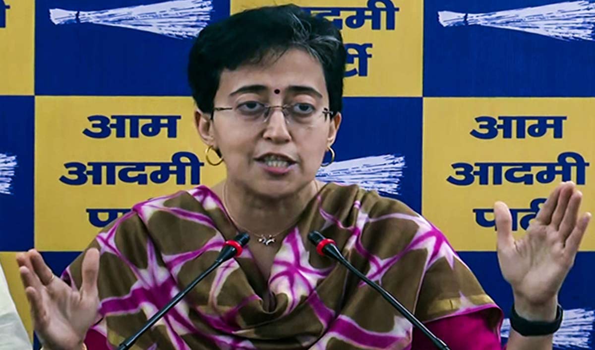 Kalkaji Assembly Seat: कालकाजी में आतिशी को कड़ी टक्कर दे रहे रमेश बिधूड़ी और अलका लांबा, जानिए किसका पलड़ा भारी