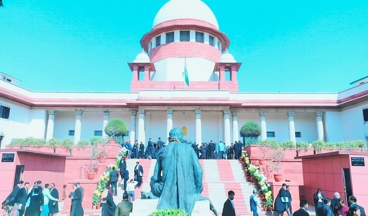 अवैध प्रवासियों को वापस भेजने के लिए बांग्लादेश का सत्यापन क्यों जरूरी? SC ने केंद्र, बंगाल से पूछा सवाल