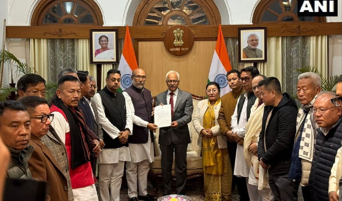 Congress की धमकी से डरे मणिपुर सीएम Biren Singh? राज्यपाल को सौंपा इस्तीफा