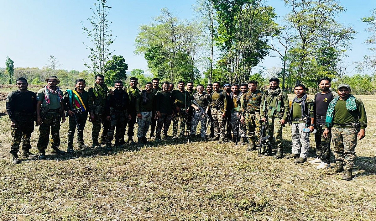 Chhattisgarh Naxal Encounter: बीजापुर में सुरक्षा बलों के साथ मुठभेड़ में 8 नक्सली ढेर, ऑपरेशन जारी