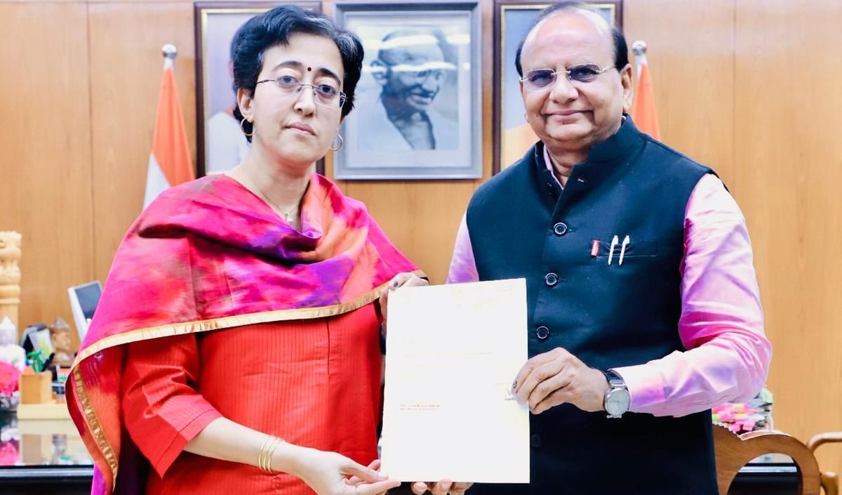 दिल्ली चुनावों में करारी हार के बाद Atishi ने पद से दिया इस्तीफा, LG Vinai Kumar Saxena ने भंग की विधानसभा
