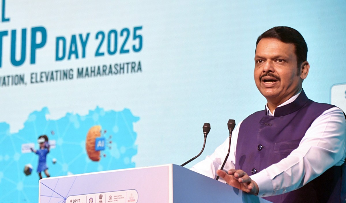 महाराष्ट्र विधानसभा चुनाव में अनियमितताओं के आरोपों को लेकर Fadnavis ने राहुल पर निशाना साधा