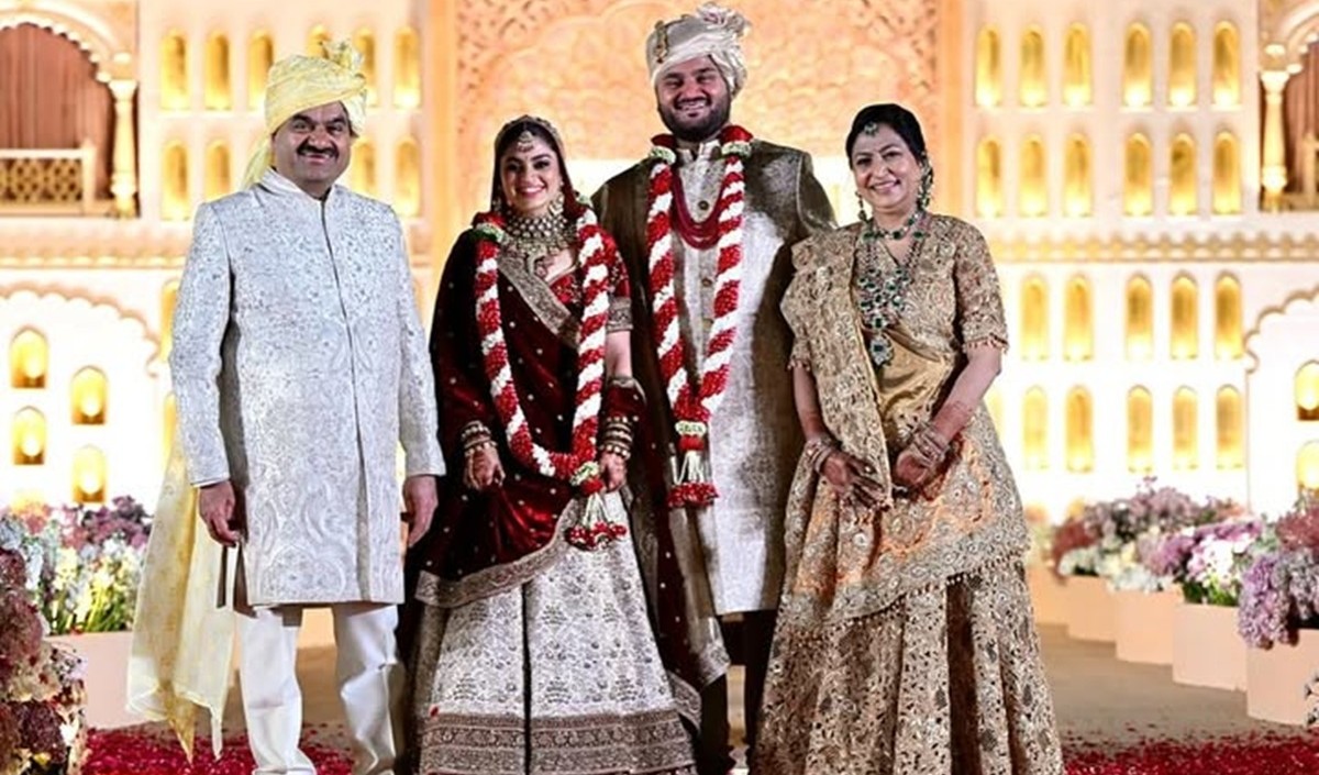 Jeet Adani-Diva Shah Wedding: गौतम अडानी ने दिल को छू लेने वाले नोट के साथ बेटे की शादी की तस्वीरें साझा कीं