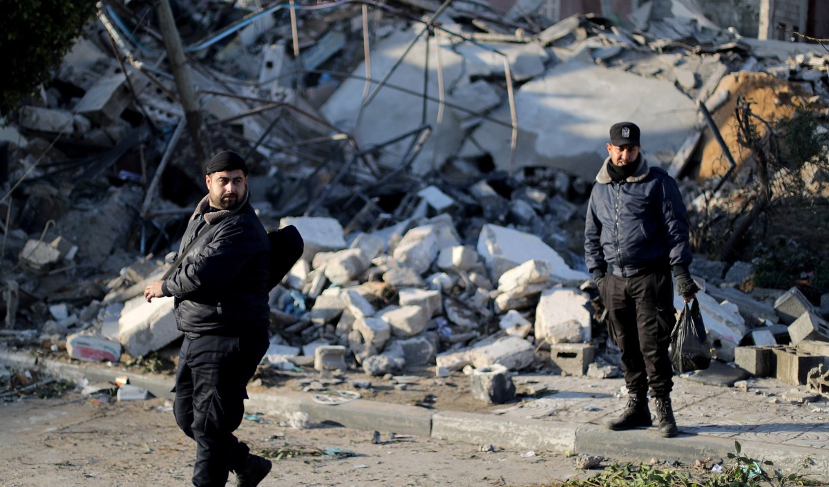Hamas -Israel Conflict | हमास ने और चार बंधकों के शव सौंपे, इजराइल ने भी फलस्तीनी कैदियों को रिहा किया