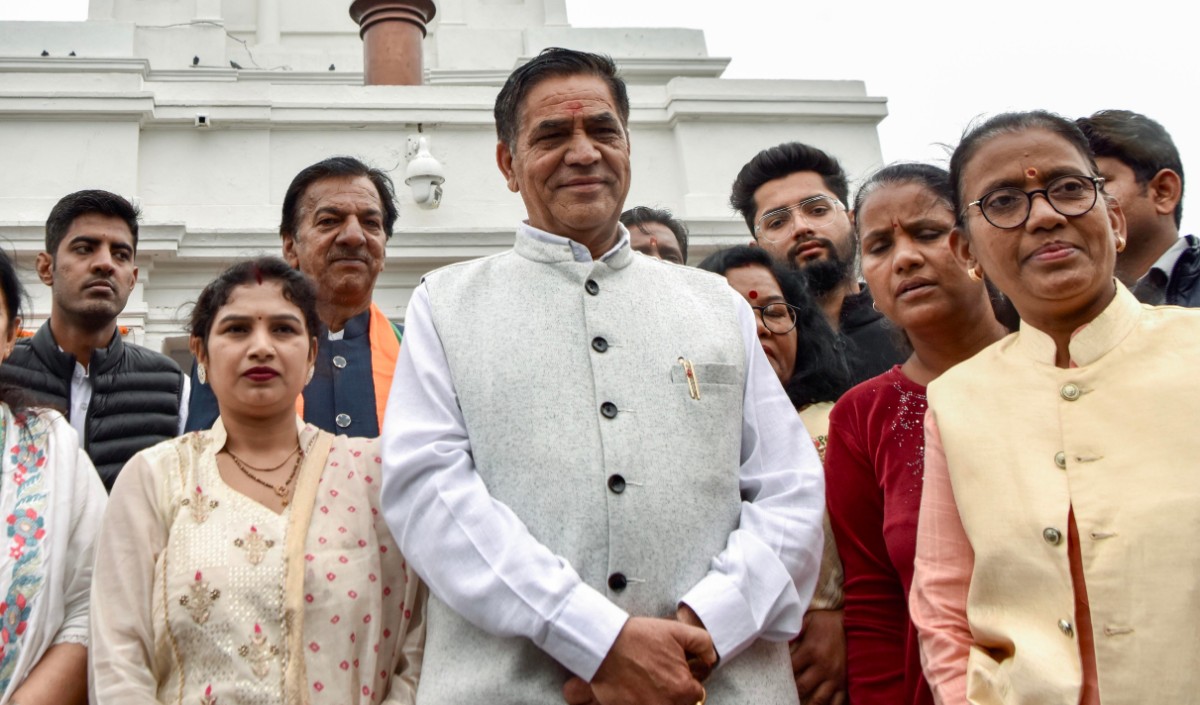दिल्ली विधानसभा के उपाध्यक्ष बने मोहन सिंह बिष्ट, CM रेखा गुप्ता ने नाम का रखा था प्रस्ताव