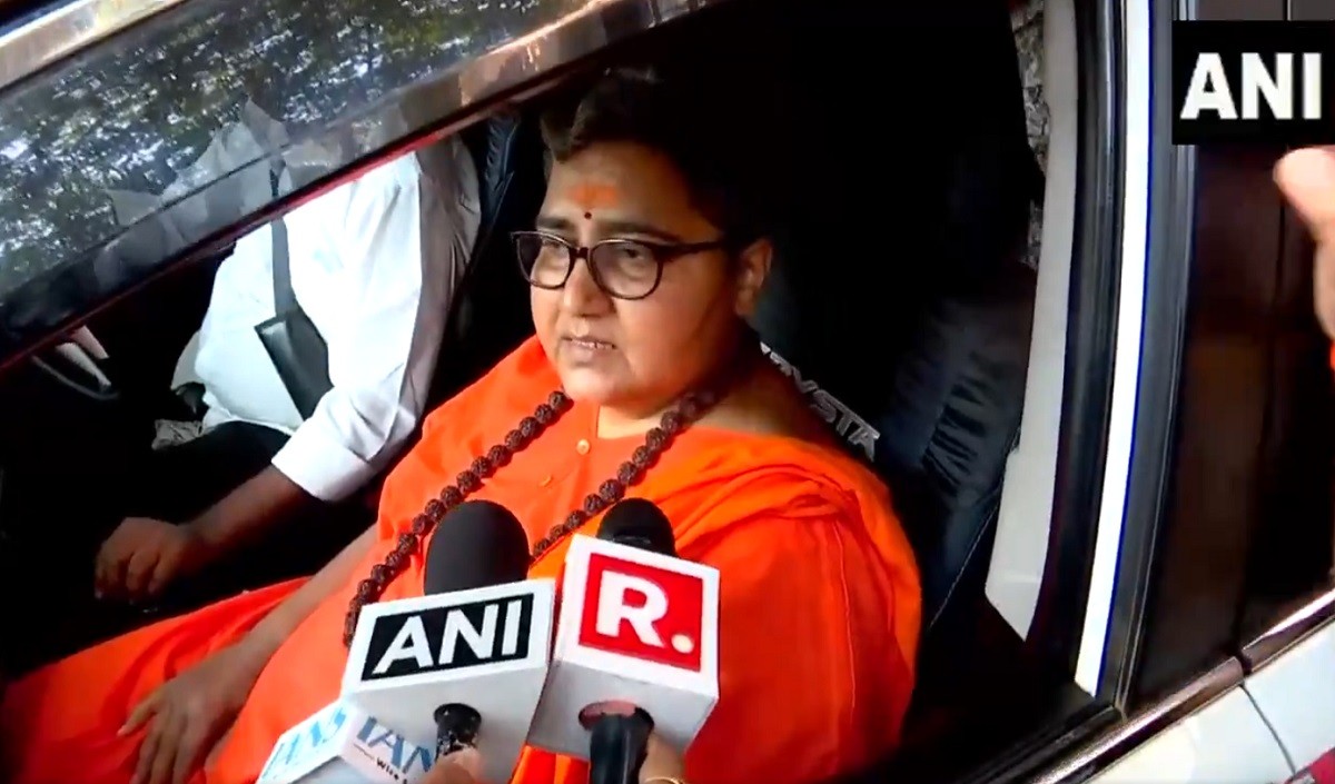 मालेगांव विस्फोट केस में कोर्ट में पेश हुई साध्वी प्रज्ञा, कहा- ATS ने कांग्रेस शासन के दौरान मुझे किया प्रताड़ित