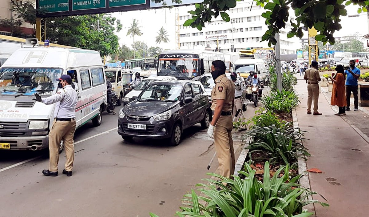 पुणे बलात्कार मामला: पुलिस ने आरोपी का पोस्टर जारी किया, सूचना देने वाले को एक लाथख का इनाम