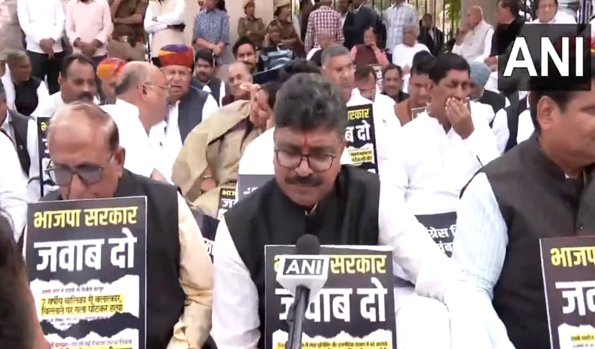 Rajasthan: पार्टी विधायकों के निलंबन पर कांग्रेस का विरोध प्रदर्शन, गहलोत बोले- हमें बदनाम करने की हो रही कोशिश