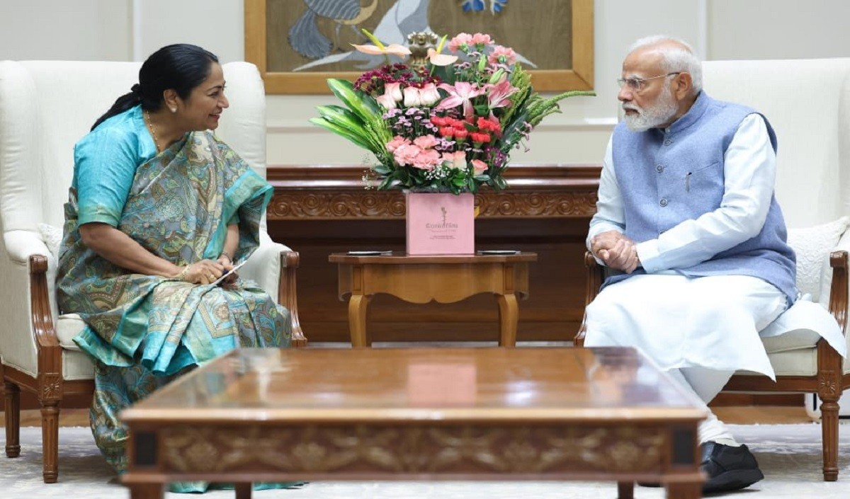 PM Modi से मिलीं दिल्ली की सीएम रेखा गुप्ता, विकास के रोडमैप पर हुई चर्चा