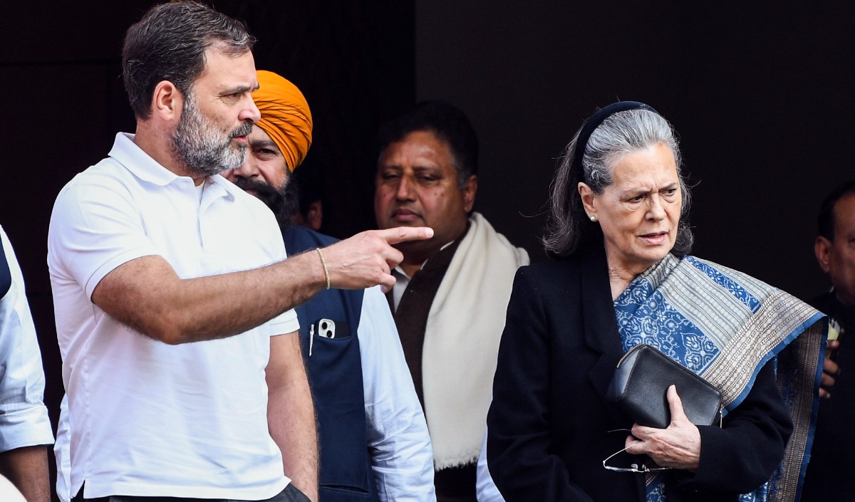 राष्ट्रपति द्रौपदी मुर्मू को ‘बेचारा’ कहने पर मुश्किल में फंसीं Sonia Gandhi, बिहार के वकील ने उनके खिलाफ एफआईआर की मांग की