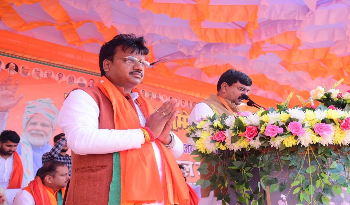 ग्राम प्रधान के बेटे ने कैसे ‘न मथुरा न काशी अवधेश पासी’ का नारा देने वाली SP की साईकिल की पंचर, जितने वोट से पिता ने जीती सांसदी, उससे कहीं ज्यादा मतों से हारे बेटे अजीत