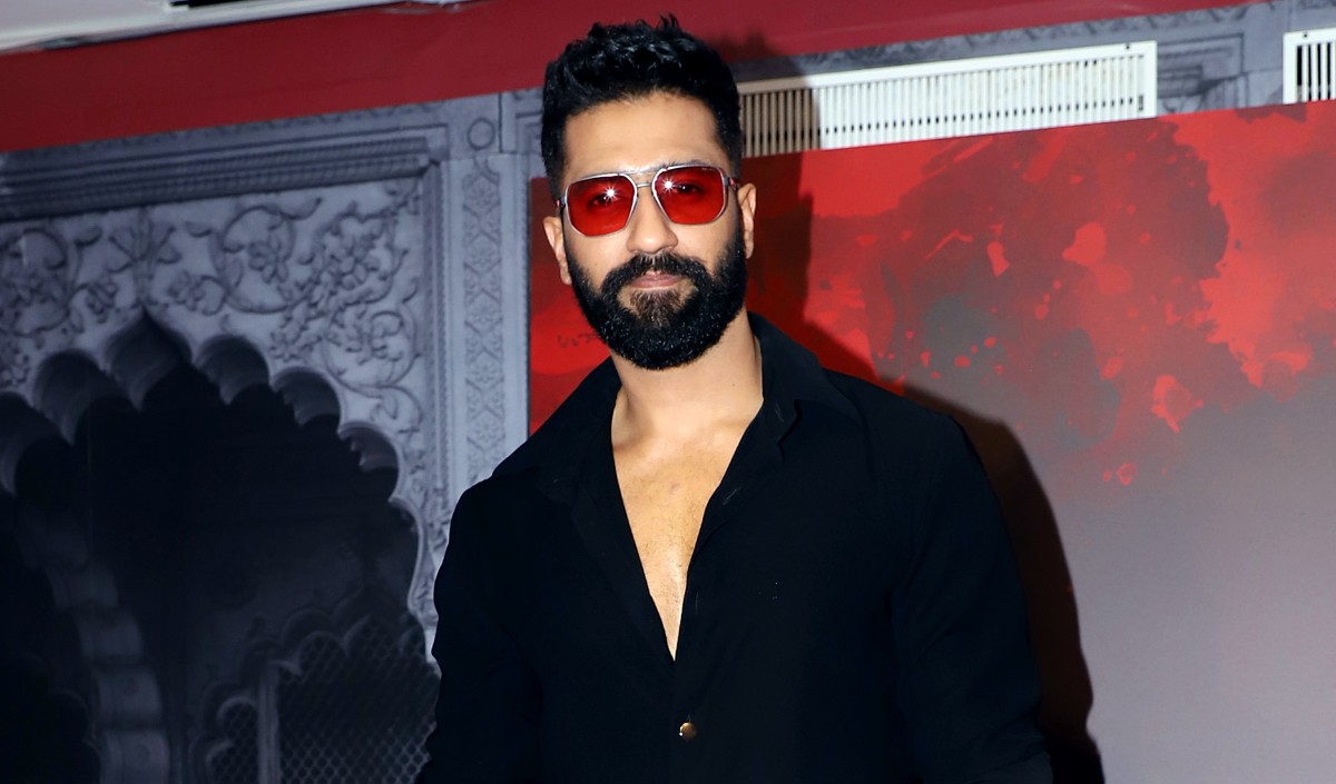 Video | Chhaava रिलीज से पहले Vicky Kaushal महाकुंभ पहुंचे, प्रशंसकों का अभिवादन किया