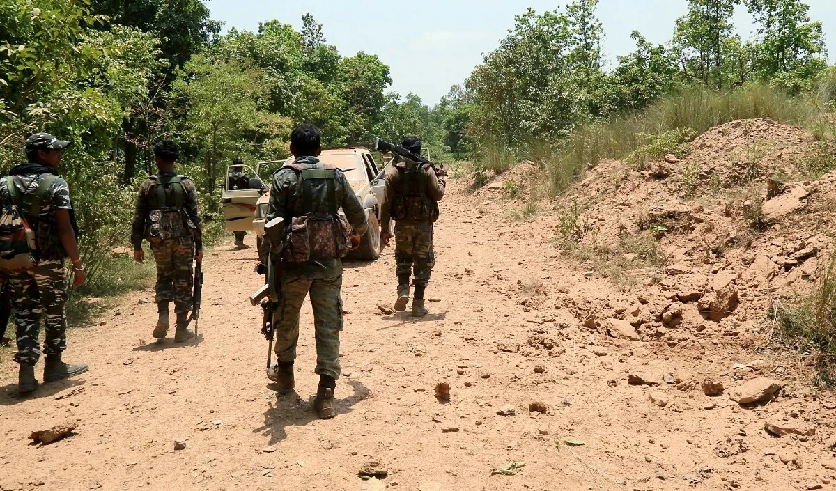 छत्तीसगढ़ के बीजापुर में एक इनामी समेत पांच नक्सली गिरफ्तार