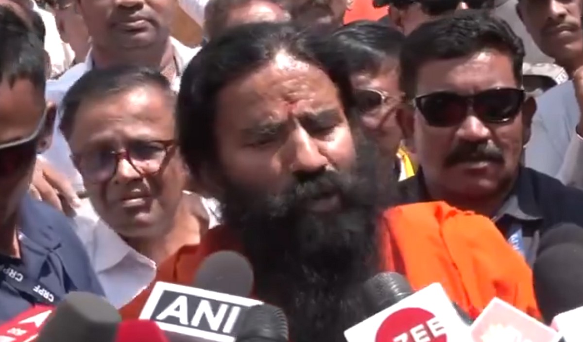 Baba Ramdev ने टैरिफ को लेकर Donald Trump पर साधा निशाना, California में हिंदू मंदिर में तोड़फोड़ की निंदा की
